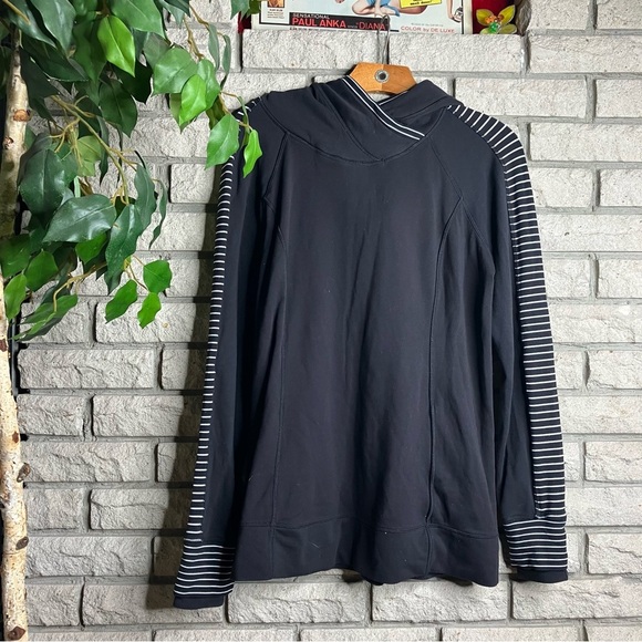Lululemon Think Fast Hoodie
Parallel Stripe Black White / Black - Picture 2 of 7